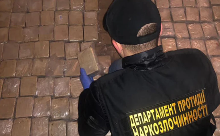 У Києві затримали групу іноземних наркоторговців з 300 кг героїну