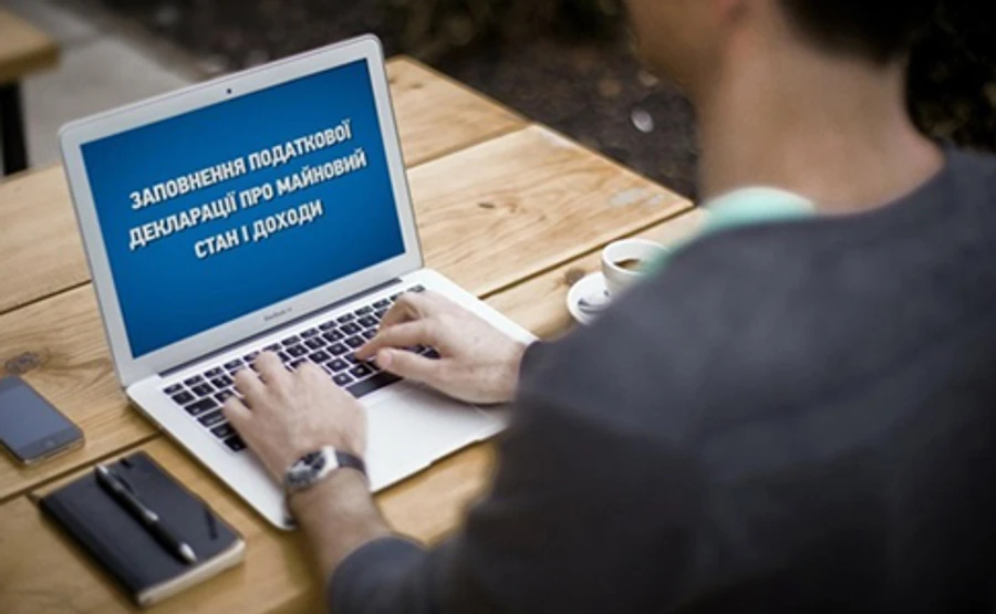 Порошенко вимагає скасувати е-декларування для громадських активістів