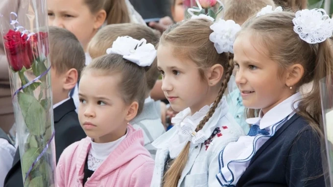 Number of school-age children in Mariupol halves under Russian occupation