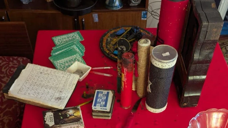 Шантажували прокляттями: у Києві затримали ясновидиць, які ошукали дружин зниклих безвісти військових