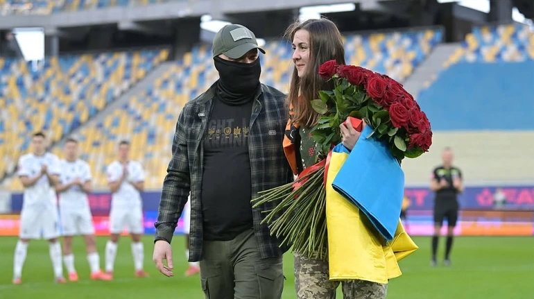 Пройшли Азовсталь і російський полон: захисник Маріуполя освідчився коханій бойовій медикині