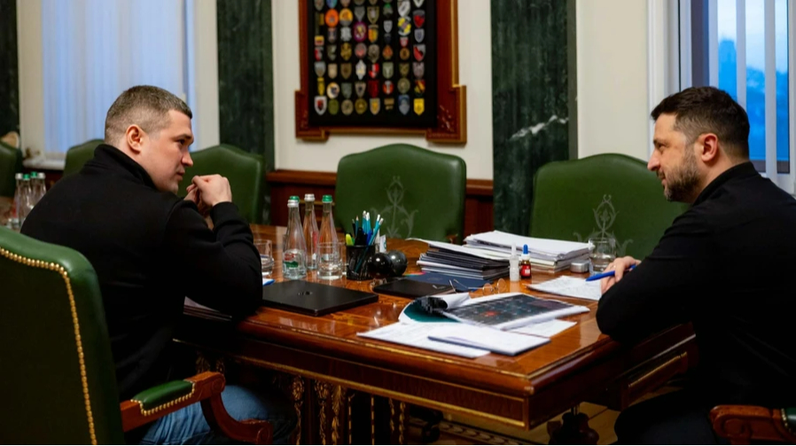 Zelenskyy meets former defence minister Fedorov amid sixth day of protests across Ukraine
