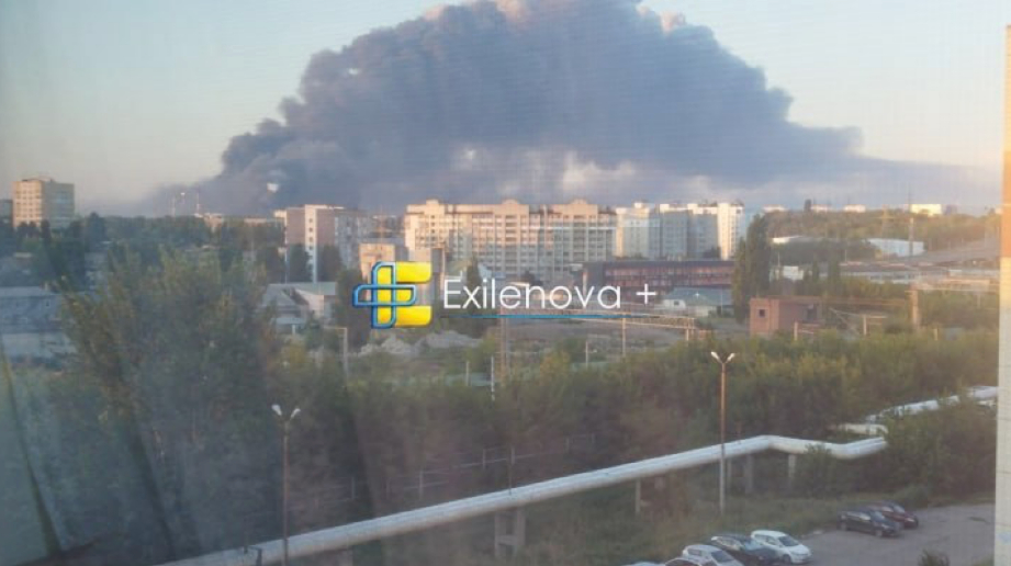 Дрони атакували НПЗ в російському Саратові та аеродром в Енгельсі