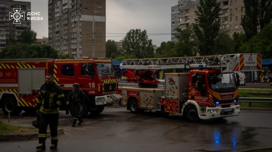 В Киеве обломки вражеского дрона упали на территорию школы имени Стуса 