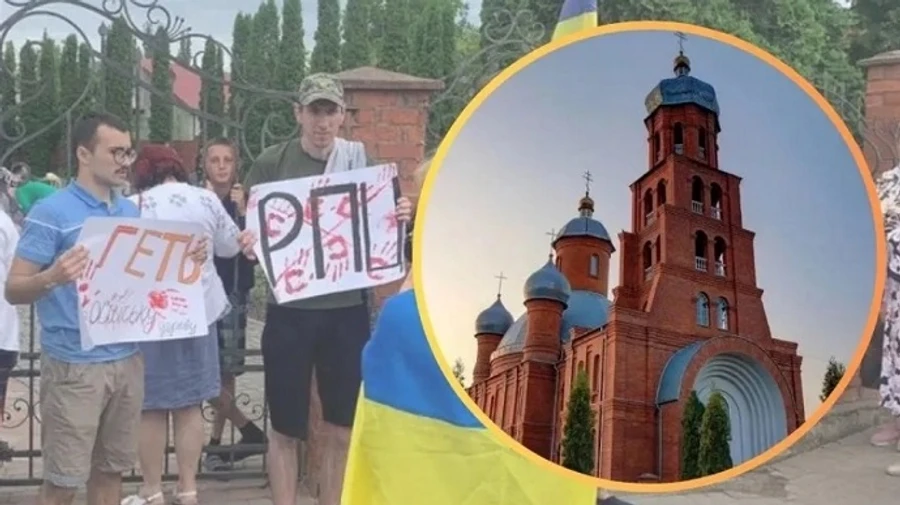 На Хмельнитчине сторонники УПЦ не пускают верующих ПЦУ в церковь