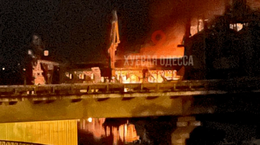 В Одеському порту спалахнула пожежа — ЗМІ