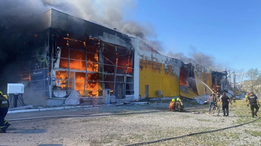 Russians fire missiles on crowded area in Kremenchuk, killing civilians