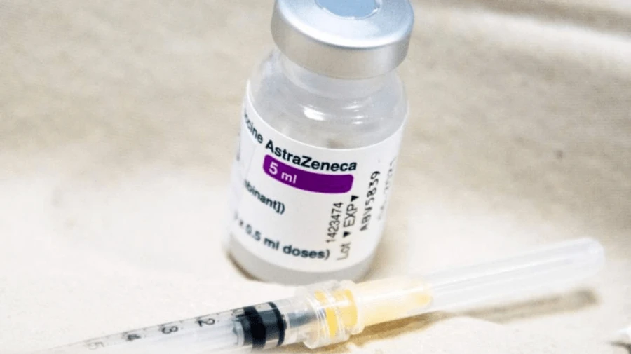 Во Франции с середины июня начнут вакцинировать подростков