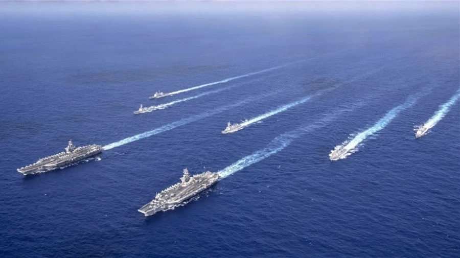Випущені Іраном балістичні ракети впали поблизу ударної групи ВМС США