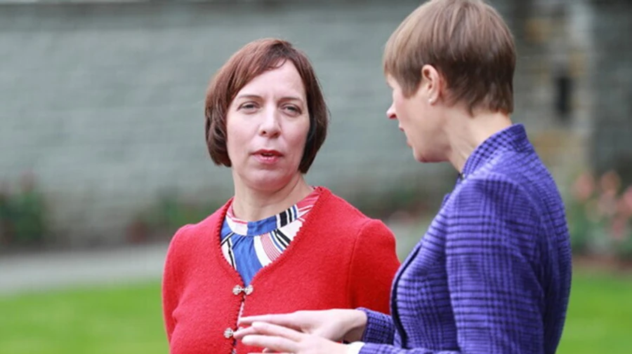 В Естонії звільнили міністра освіти, яка возила дітей на службовому авто