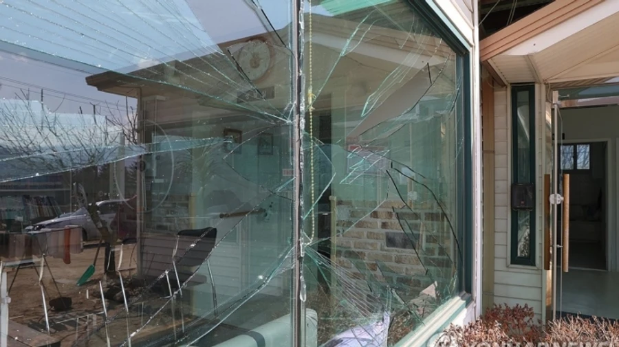 В Южной Корее истребитель по ошибке сбросил 8 авиабомб вне полигона: семеро раненых