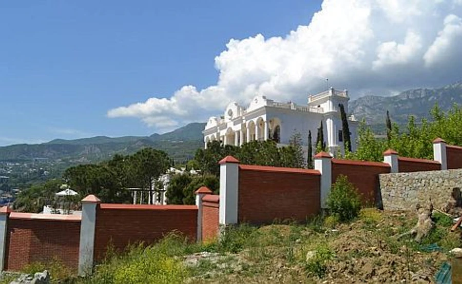 Українські олігархи переоформили землю та дачі в окупованому Криму - ЗМІ