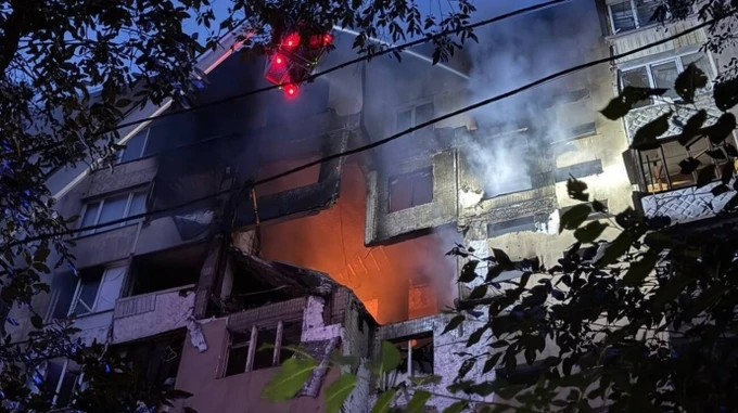 Вражеский дрон попал в 9-этажку в Одессе: возник пожар, 5 пострадавших