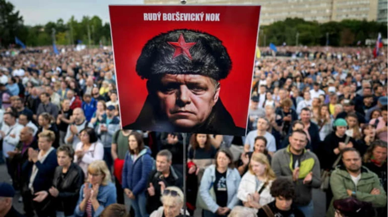 Шляхом Орбана: що стоїть за антиукраїнськими діями Роберта Фіцо