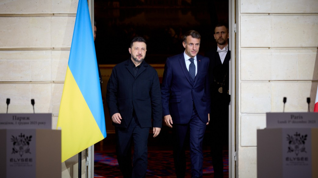 Zelenskyy in Paris to discuss unblocking €90bn EU loan
