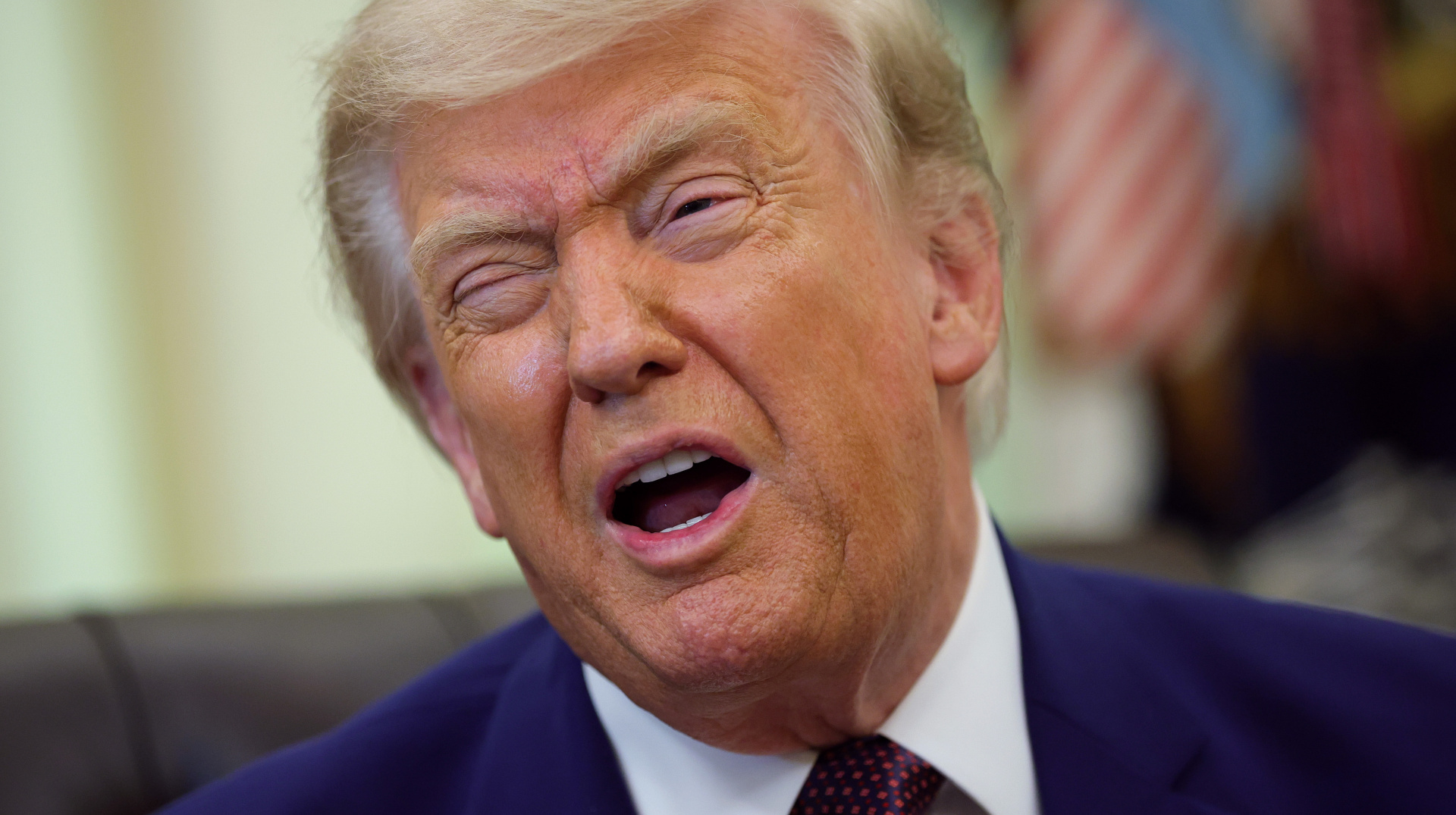 ЗМІ: Трамп полетів на саміт НАТО в поганому настрої, посадовці не виключають конфлікт
