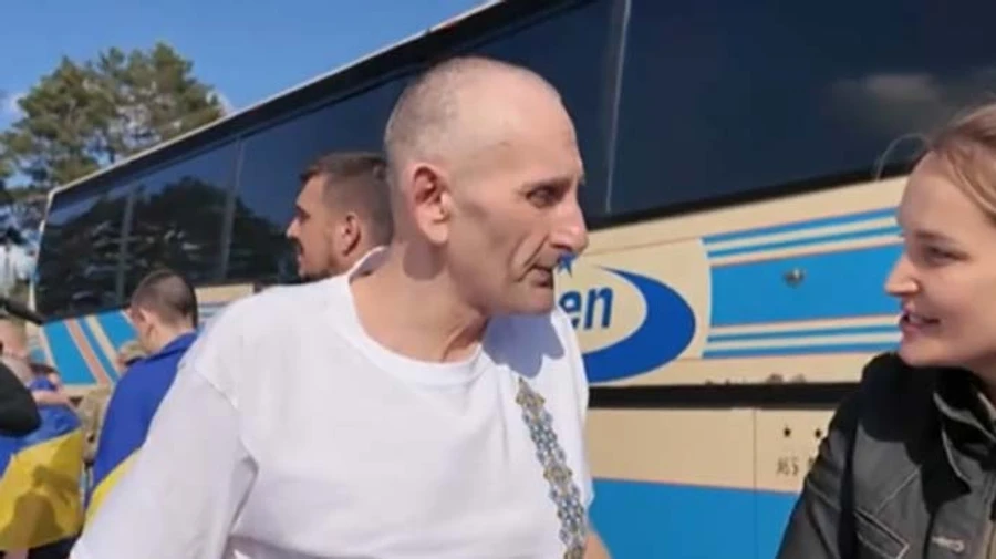 Ukrainian soldier released from Russian captivity on his birthday – video