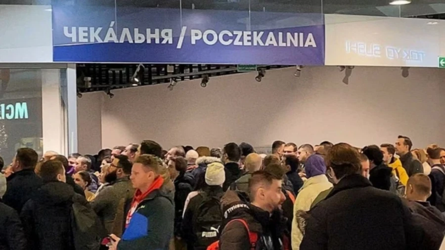 В ТЦК їхати не треба. Уряд дозволив чоловікам за кордоном ставати на облік в консульствах