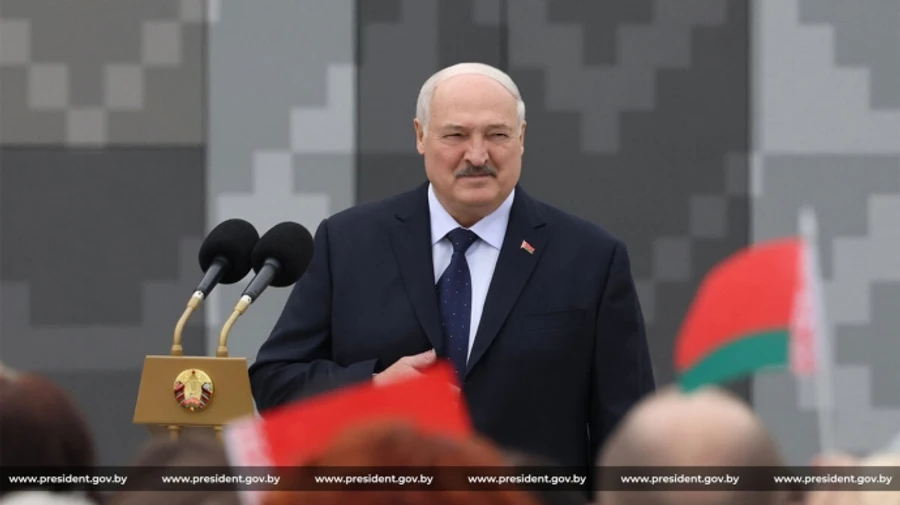 Лукашенко заявил, что немного задержался у власти, но нужно потерпеть