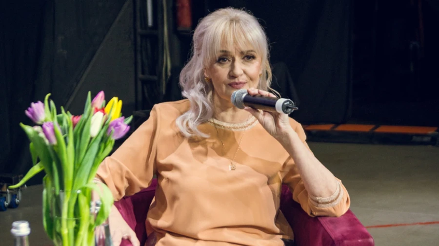 Языковой скандал: Фарион ждет СБУ, студенты обклеили политехнику листовками, вуз отреагировал