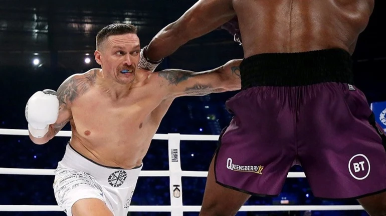 Усик переміг Дюбуа нокаутом і відстояв чемпіонські титули