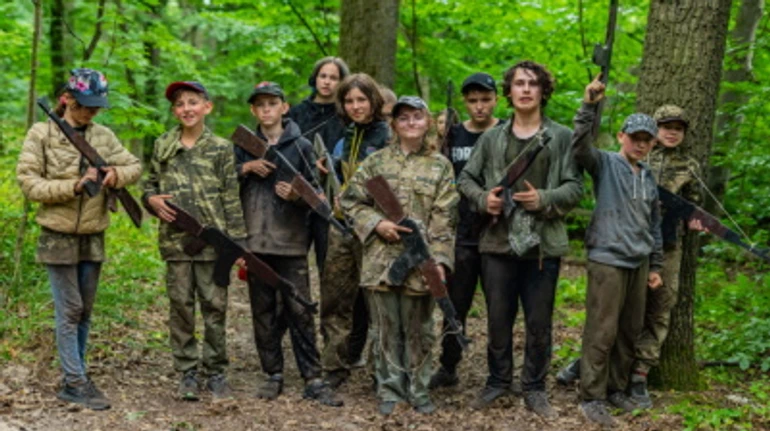 Не ний!. Чого навчають юних українців у патріотичному таборі в Холодному Яру