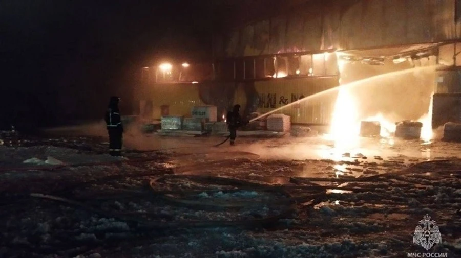 У Підмосков’ї загорівся склад