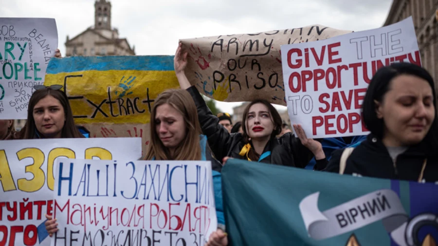 Зеленский подтвердил начало эвакуации людей из Азовстали: первые сто человек едут в Запорожье