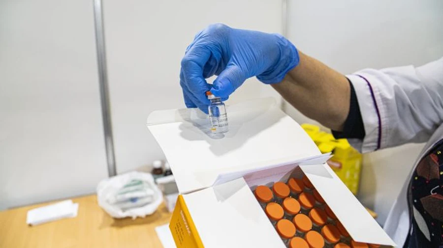 Понад 7 мільйонів українців хоч частково вакциновані проти COVID