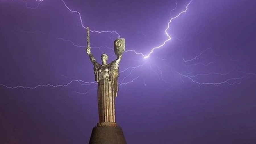 На Київщині очікується тривала гроза