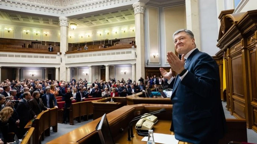 Порошенко каже, що лише він приведе Україну в ЄС і НАТО – і це врятує від Росії