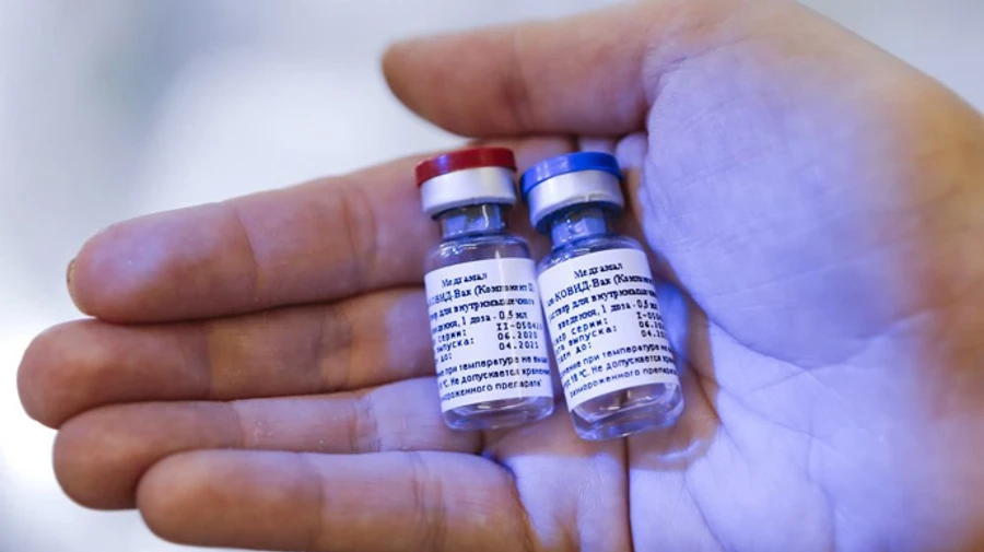 Росія тестує Спутник V на бюджетниках у Криму – представник Зеленського