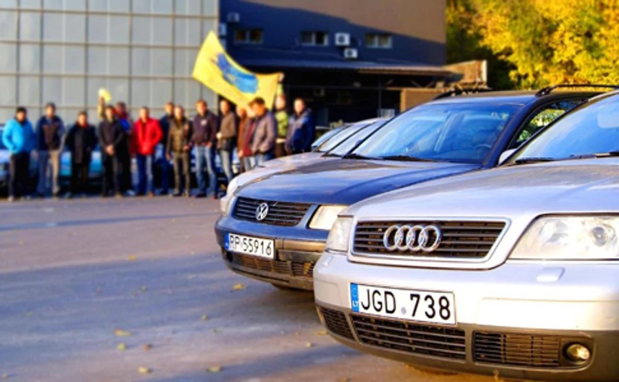 Євробляхарів попередили про шахраїв на митниці