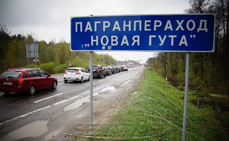 Журналистов из Украины не выпускали из Беларуси: раздели и обыскали