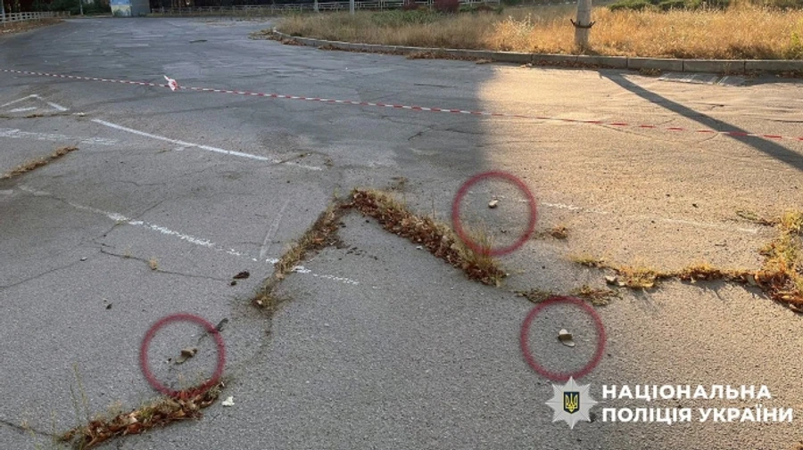 Росіяни мінують Херсон пелюстками, вони є різних кольорів