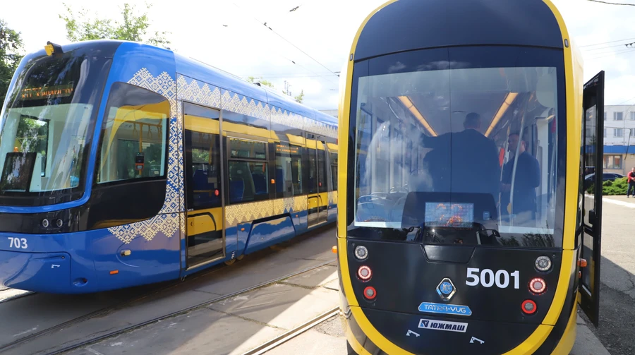 Surface electric transport suspended in Kyiv