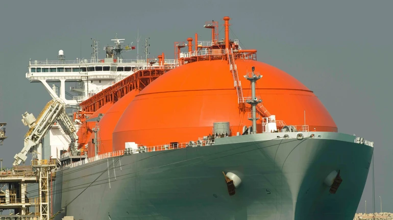 Два іранські дрони зупинили 20% світового видобутку скраленого газу