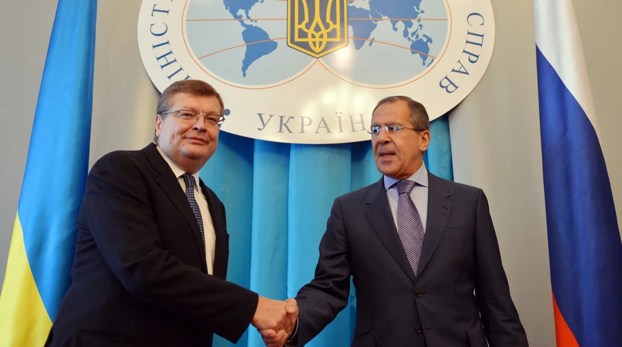 Харківські угоди: суд зволікає з дозволом на заочне розслідування щодо ексочільника МЗС