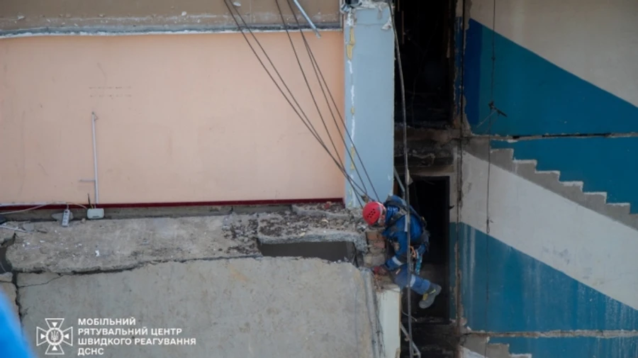 Атака на Киев: спасатели обнаружили фрагмент тела под завалами в Шевченковском районе