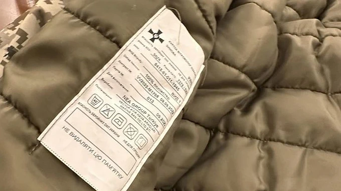 Одноосібне укладання контрактів і постачальник із брудним шлейфом: нові деталі щодо курток для ЗСУ