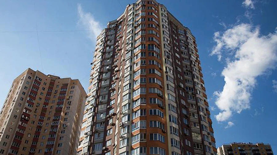 В Киеве школьница выпала из 18 этажа