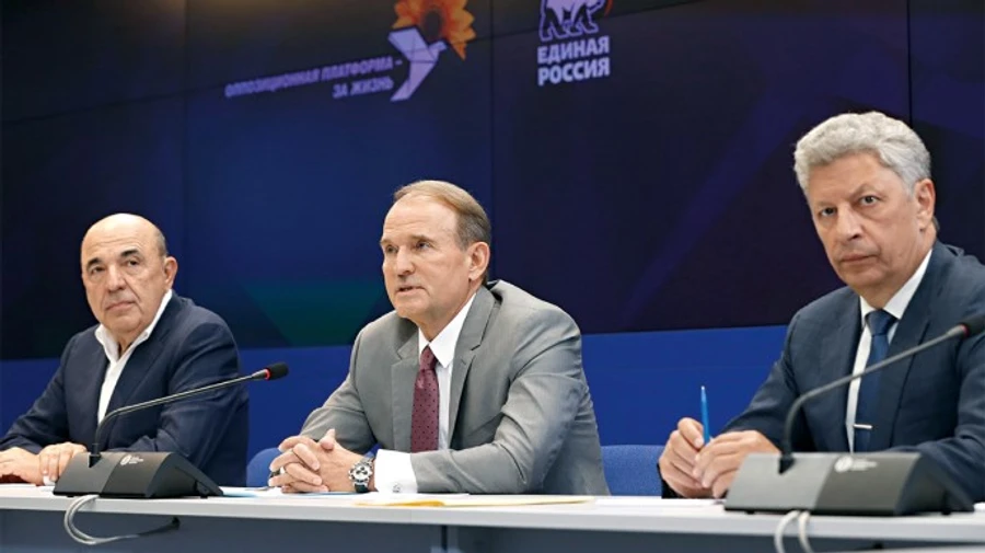 Черновцы призывают Зеленского запретить ОПЗЖ и партию Шария