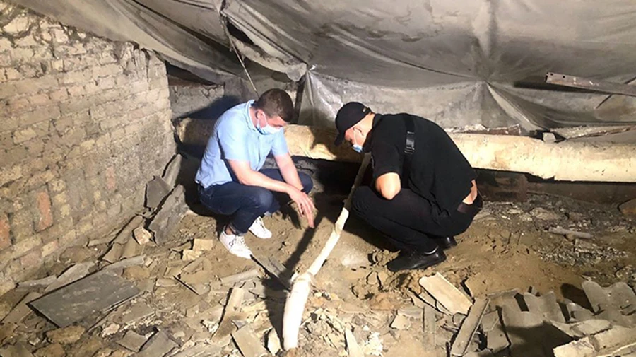 Прослушка у Ткача: отверстие ведет на чердак, открыто производство