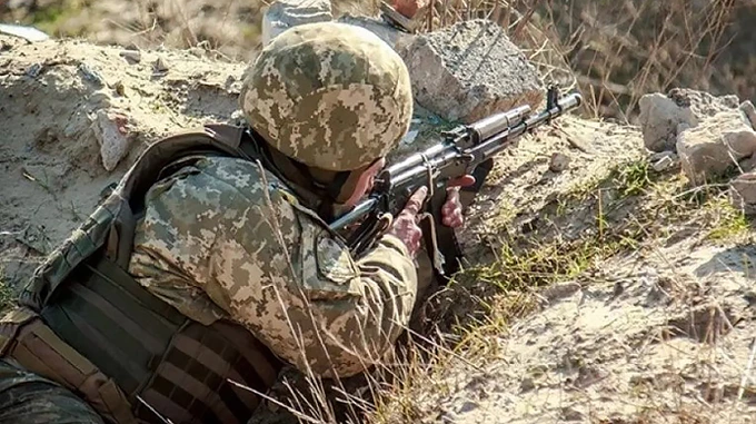 Двох бійців поранили на Донбасі