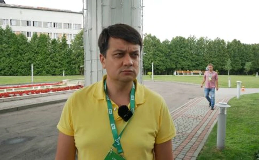 Разумков будет говорить в Раде на украинском, но полностью не перейдет