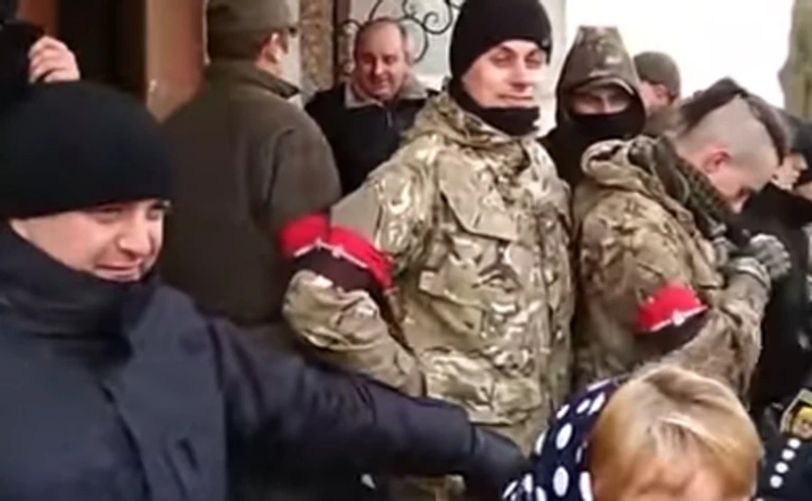 Громада на Тернопільщині відстояла храм для ПЦУ. Поміг Правий сектор