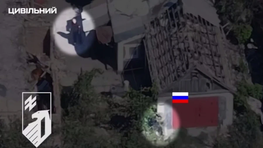 Azov fighters record Russian troops shooting civilian in Donetsk Oblast – video