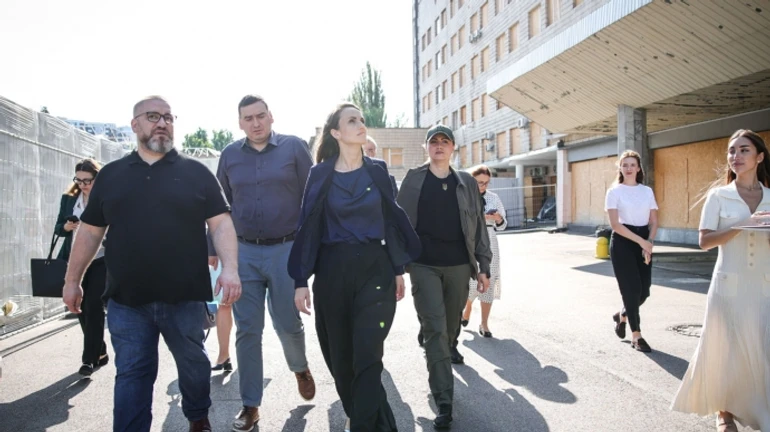 Romanian foreign minister visits Okhmatdyt children's hospital in Kyiv – photo