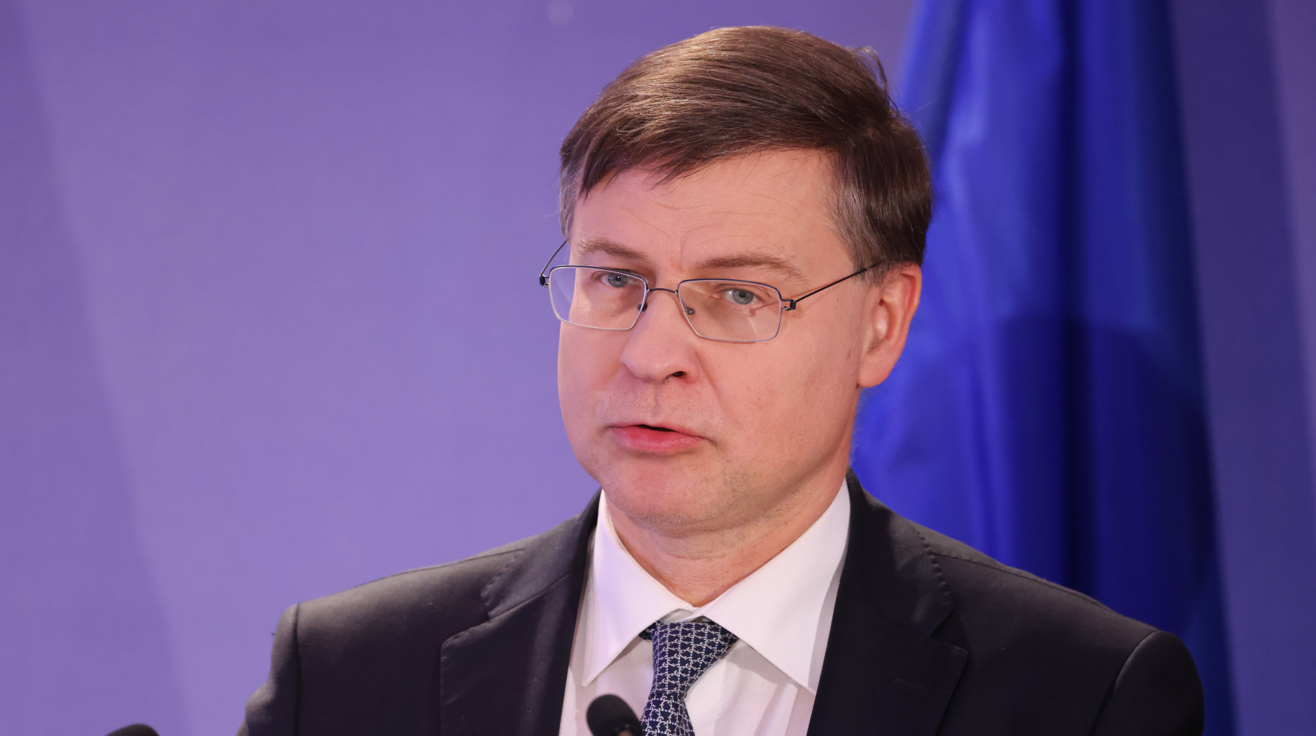 EU commissioner signals EU will not lift sanctions on Russian oil and gas
