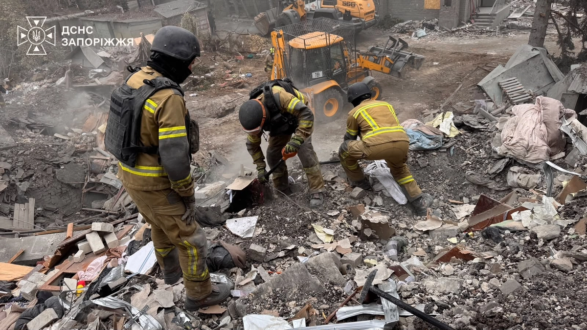 Russian strike on Zaporizhzhia: twenty killed, including three children – photo